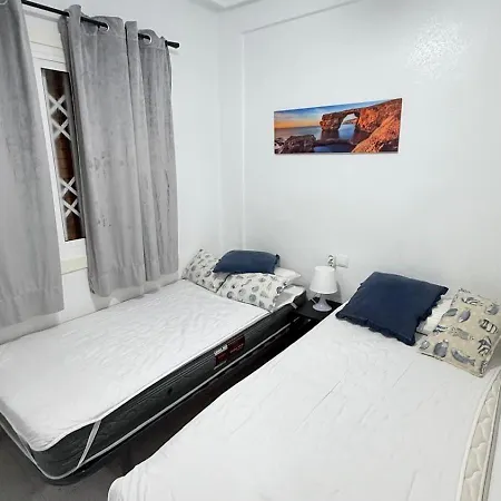 Sunny With Pool & Apartamento